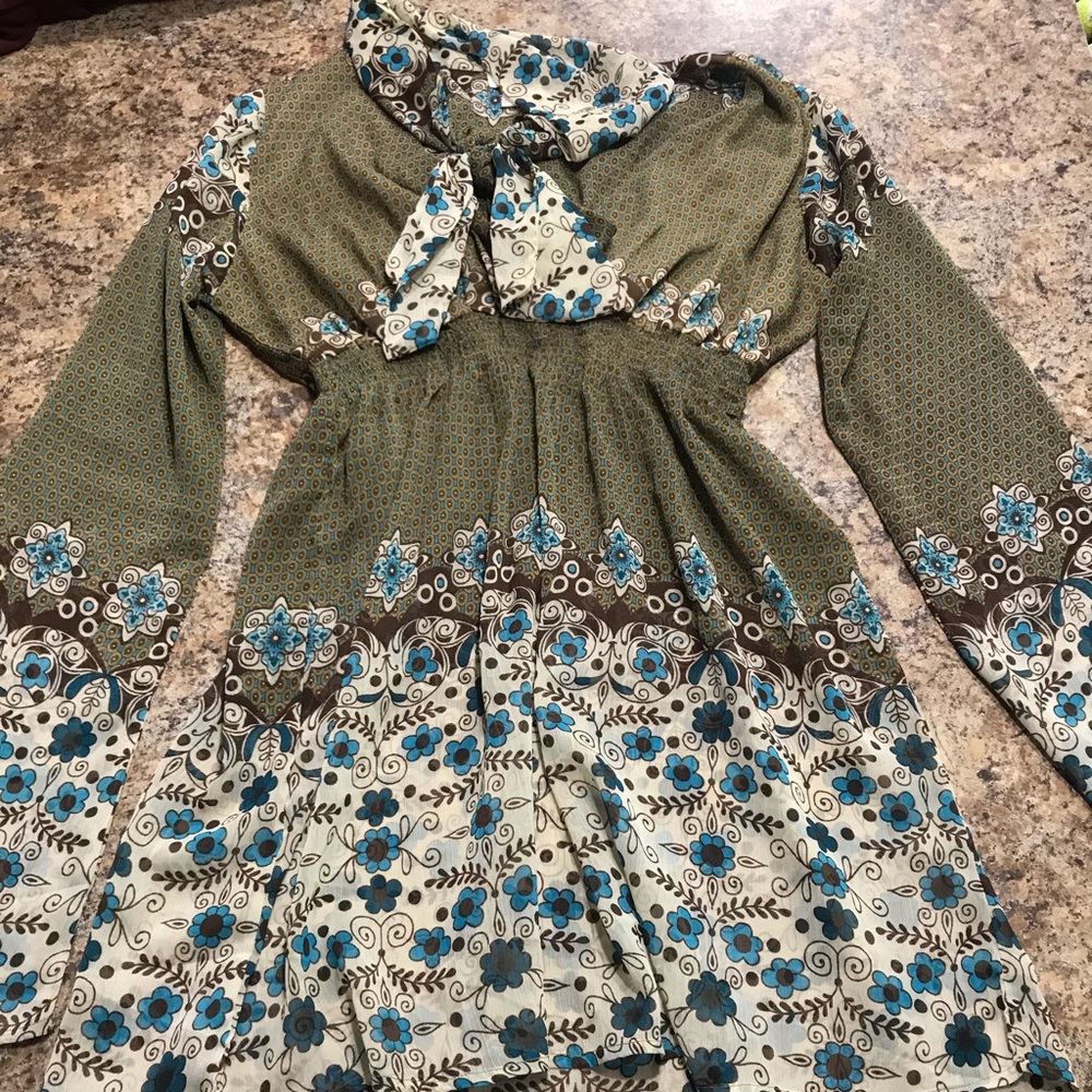 Unique flowy sheer long-sleeved shirt